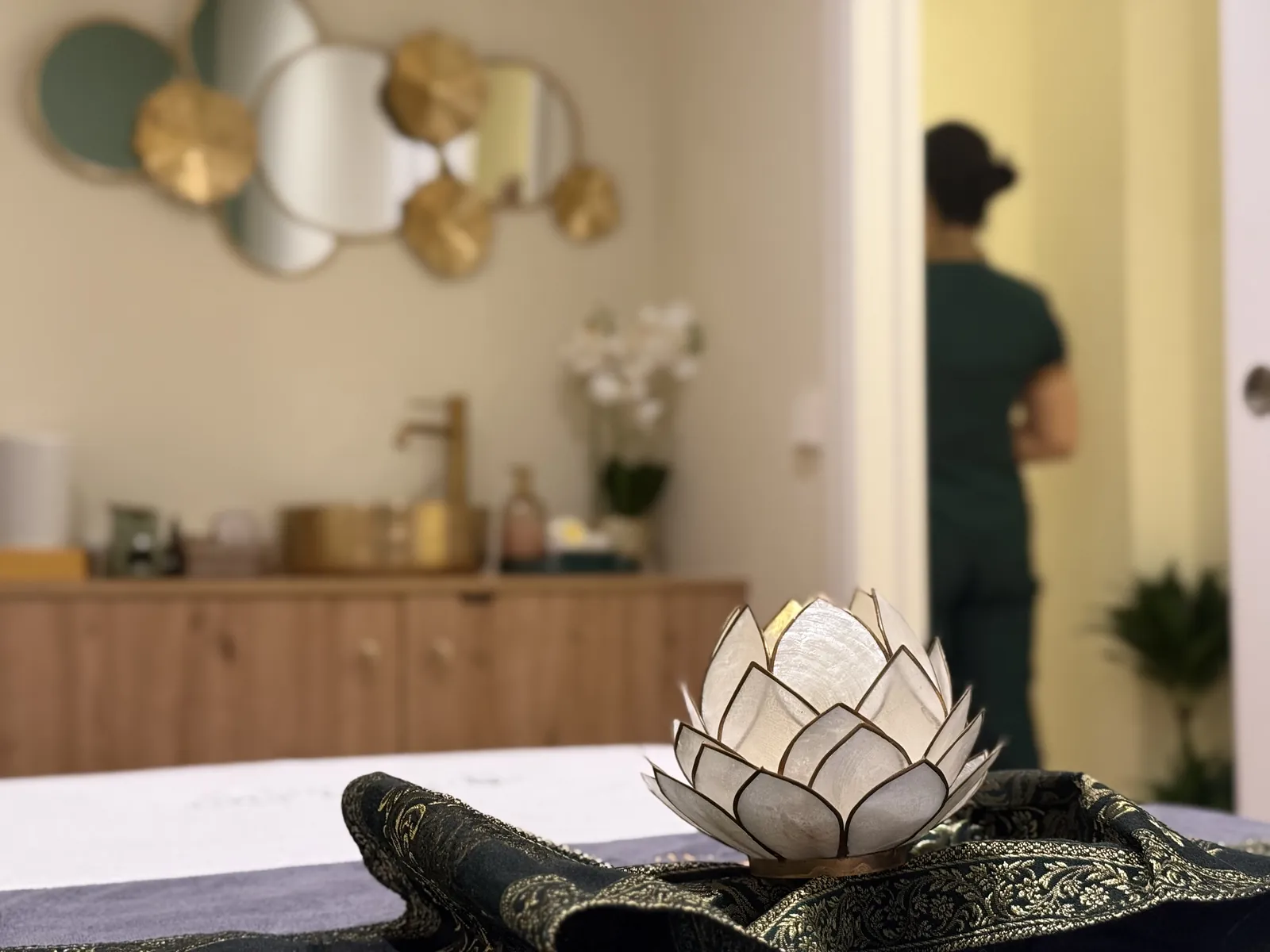 Camilla preparada en una sala de Baan Pho